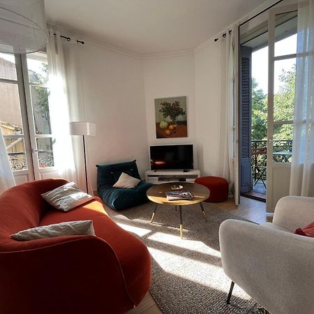 Nimes , Appartement Renove Dans Immeuble Classe. Exterior photo