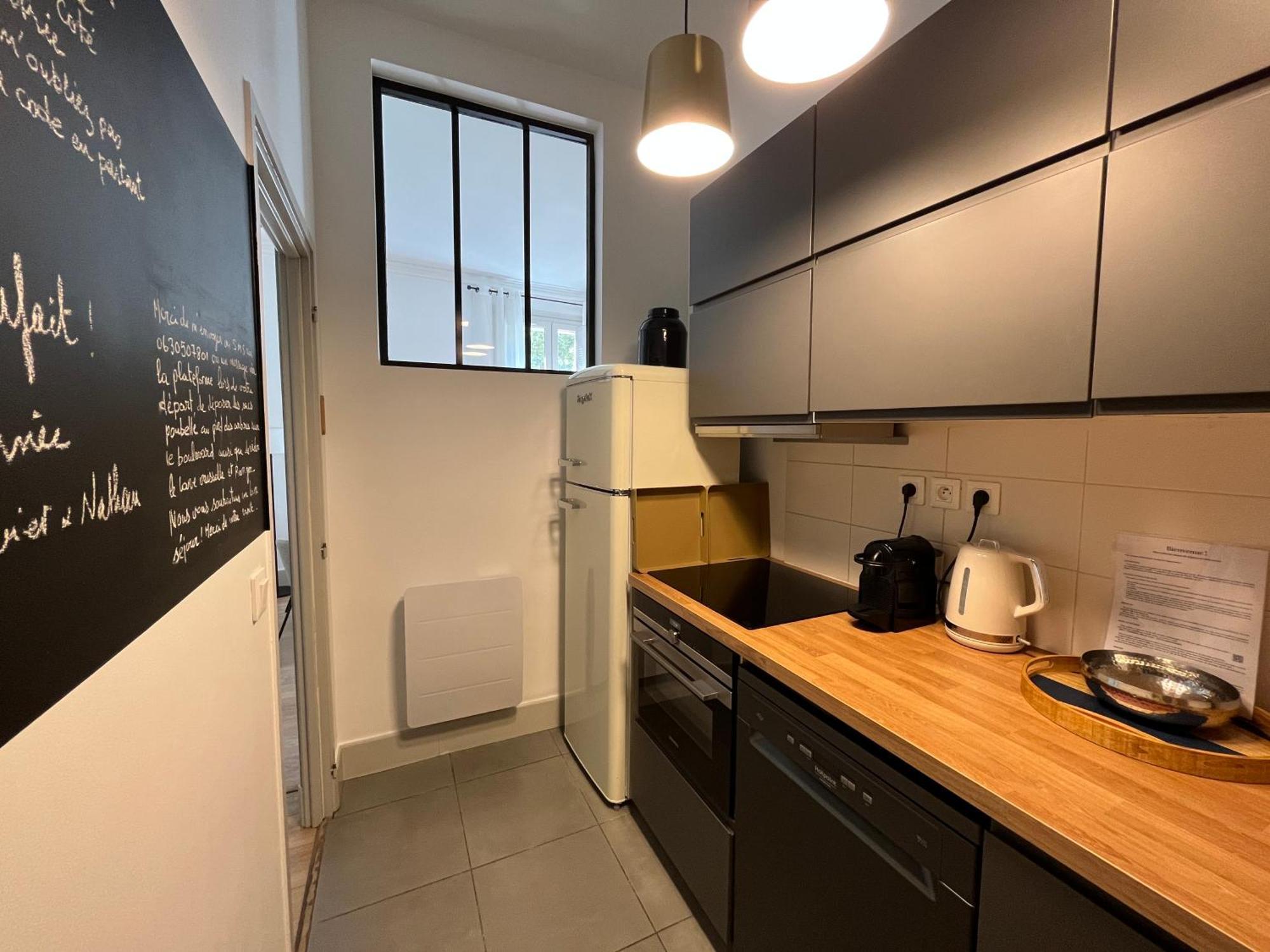 Nimes , Appartement Renove Dans Immeuble Classe. Exterior photo