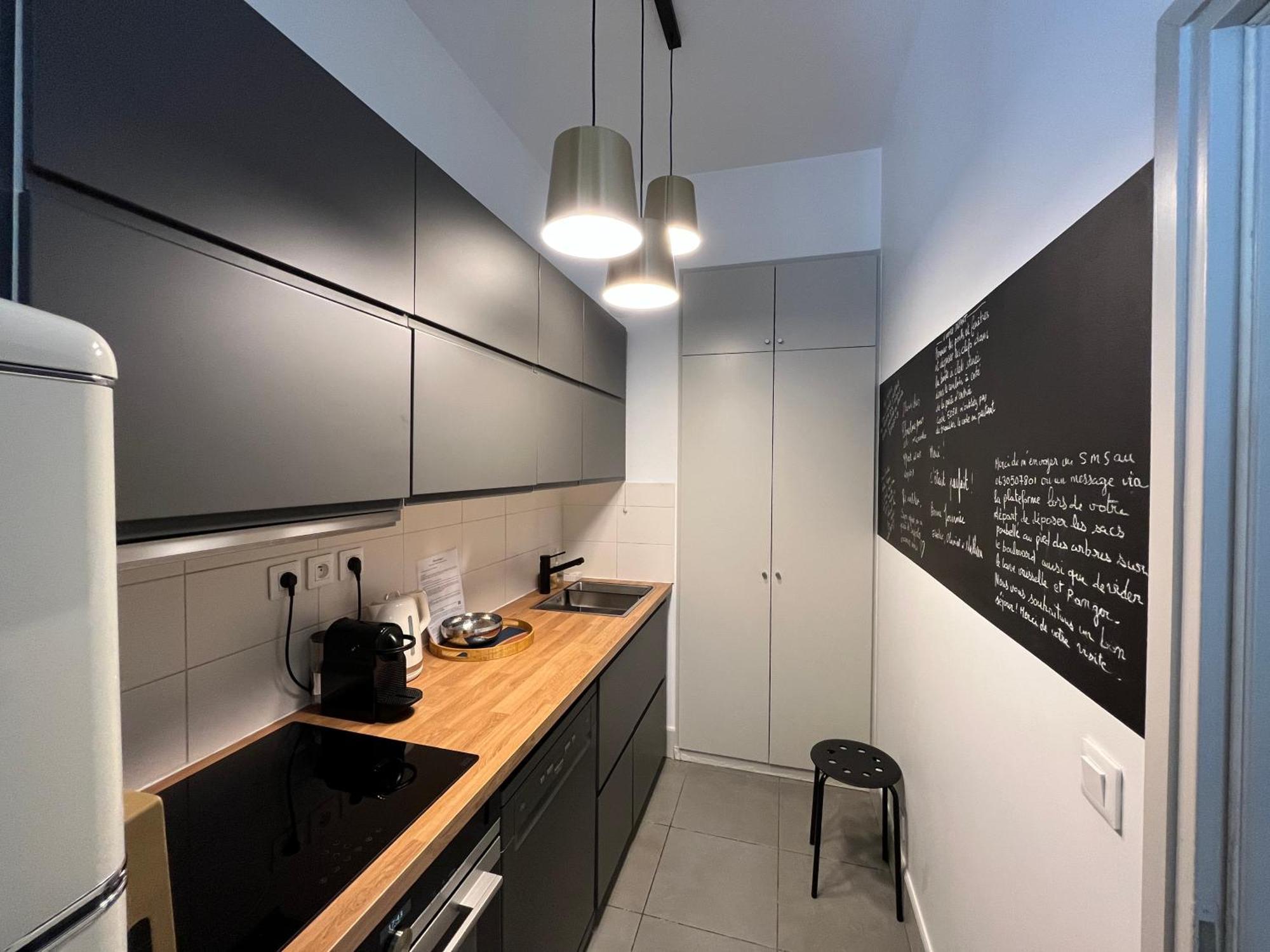 Nimes , Appartement Renove Dans Immeuble Classe. Exterior photo