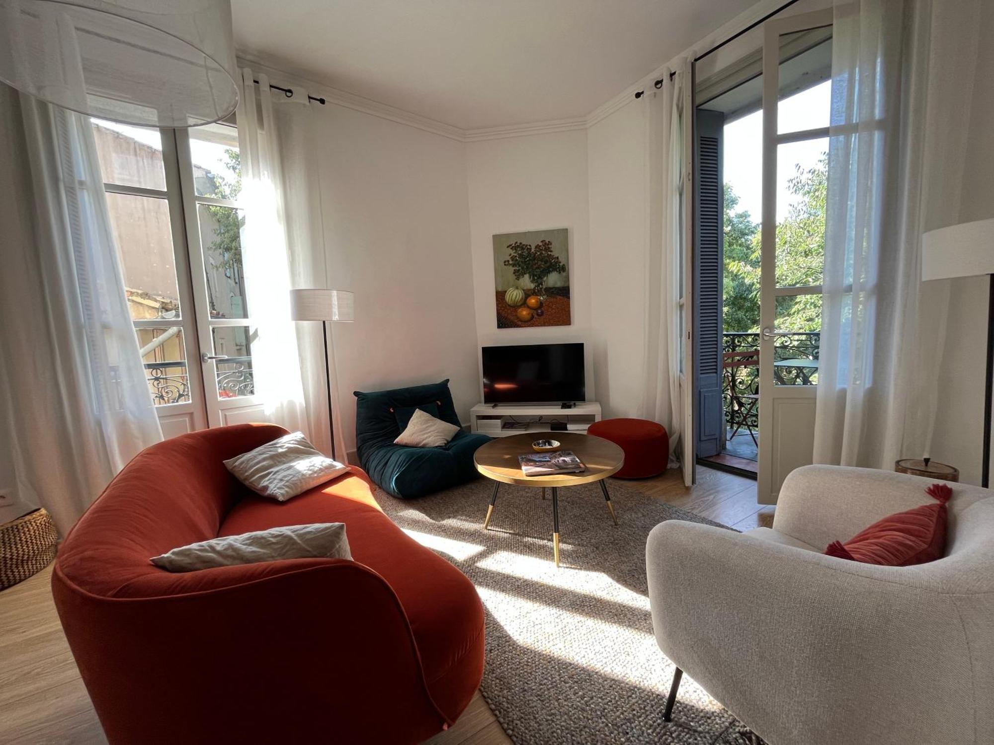 Nimes , Appartement Renove Dans Immeuble Classe. Exterior photo