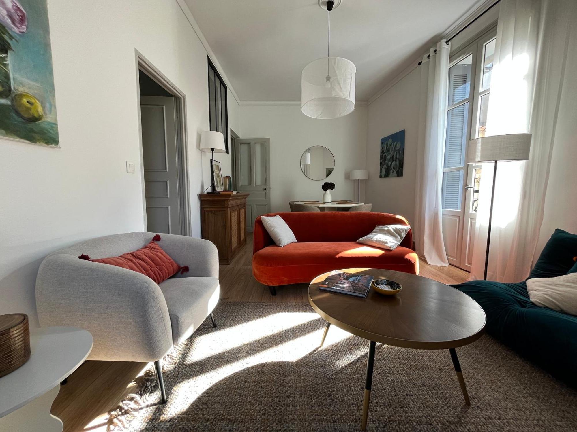Nimes , Appartement Renove Dans Immeuble Classe. Exterior photo
