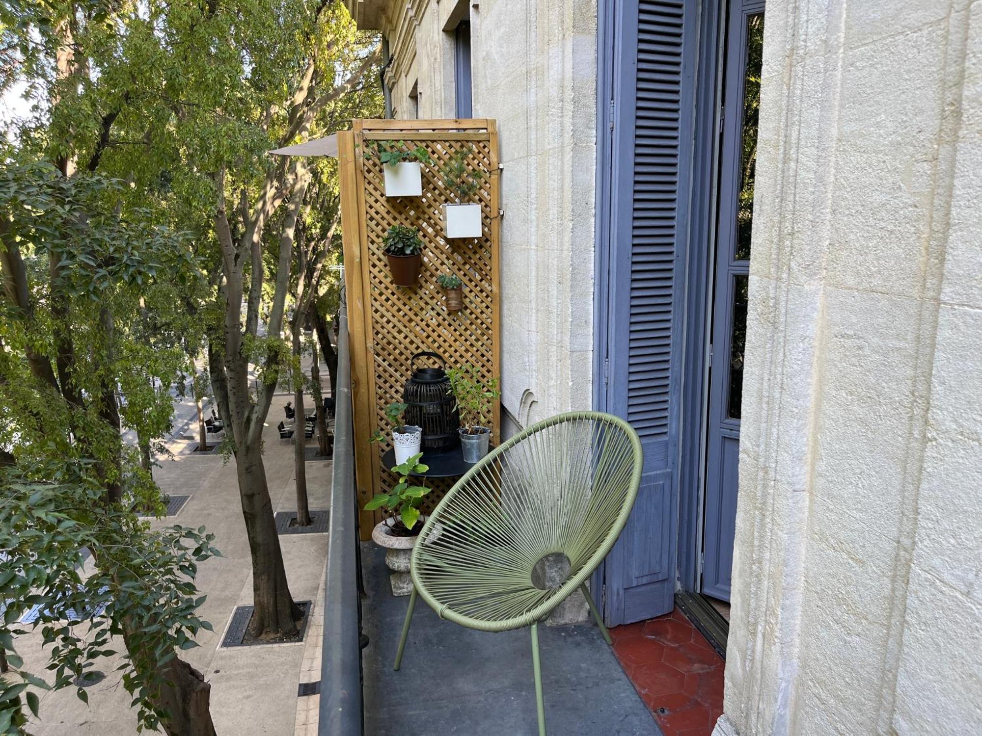 Nimes , Appartement Renove Dans Immeuble Classe. Exterior photo