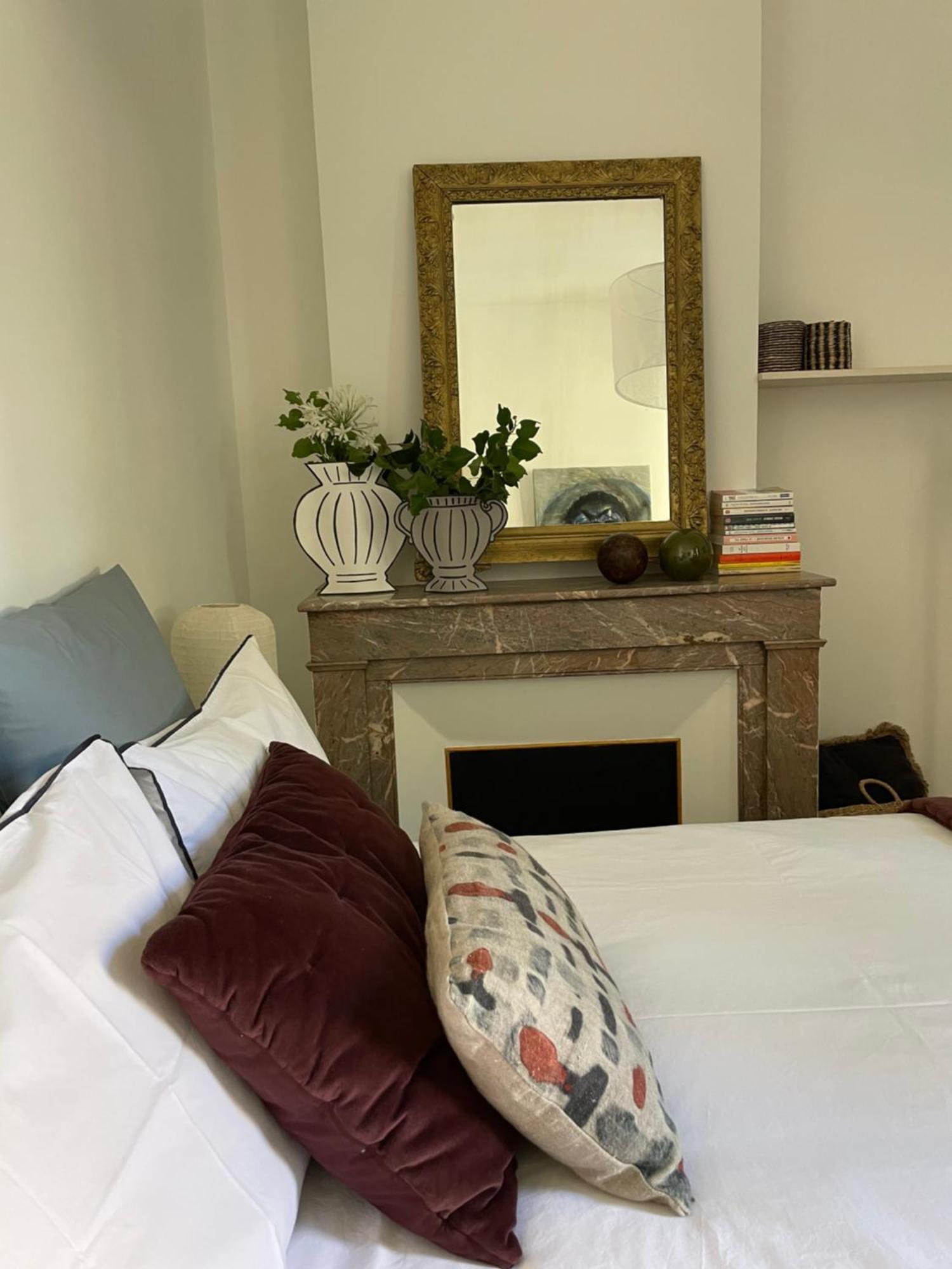 Nimes , Appartement Renove Dans Immeuble Classe. Exterior photo