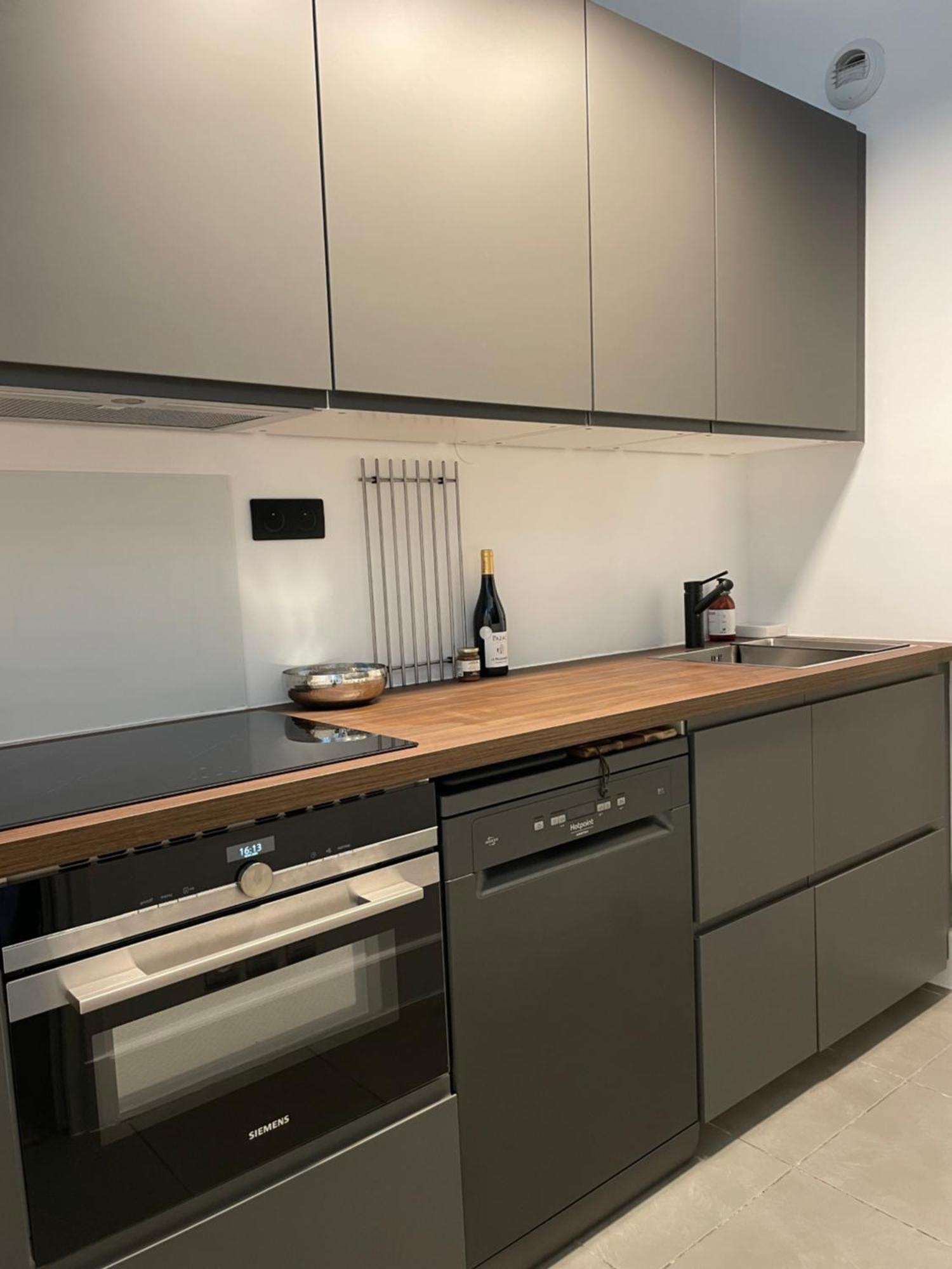 Nimes , Appartement Renove Dans Immeuble Classe. Exterior photo
